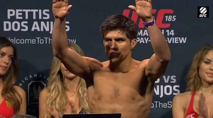 Imagens da pesagem do UFC 185, em Dallas - Henry Cejudo