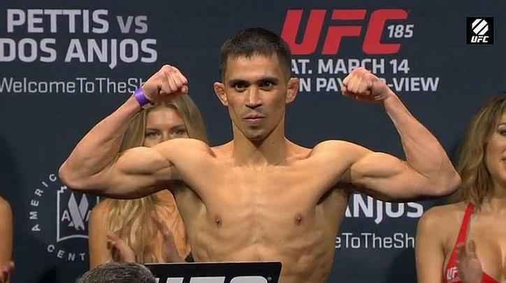 Imagens da pesagem do UFC 185, em Dallas - Chris Cariaso