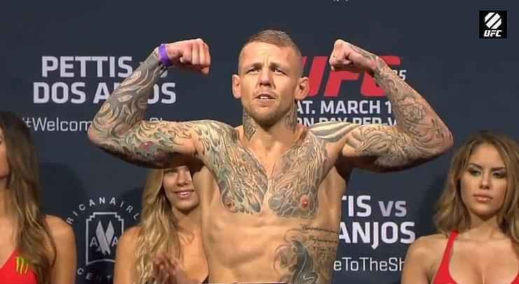 Imagens da pesagem do UFC 185, em Dallas - Ross Pearson
