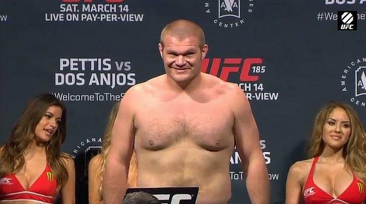 Imagens da pesagem do UFC 185, em Dallas - Josh Copeland