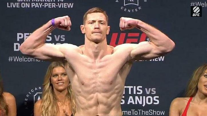 Imagens da pesagem do UFC 185, em Dallas - Jake Lindsay