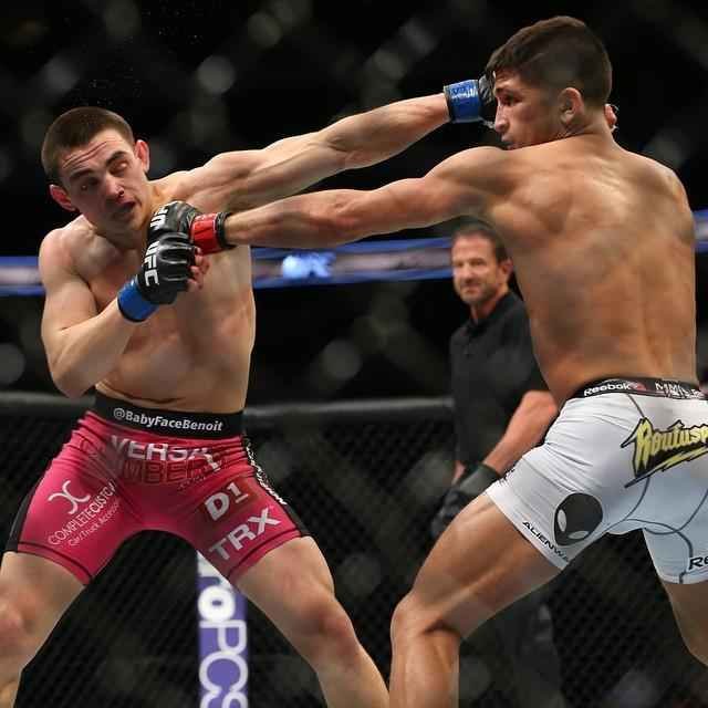 Imagens das lutas e bastidores do UFC 185, em Dallas - Ryan Benoit (bermuda rosa) venceu Sergio Pettis por nocaute tcnico no segundo round