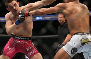 Imagens das lutas e bastidores do UFC 185, em Dallas - Ryan Benoit (bermuda rosa) venceu Sergio Pettis por nocaute tcnico no segundo round