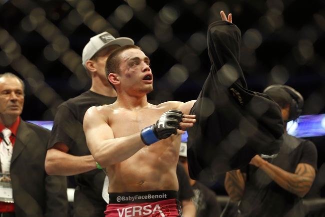 Imagens das lutas e bastidores do UFC 185, em Dallas - Ryan Benoit (bermuda rosa) venceu Sergio Pettis por nocaute tcnico no segundo round