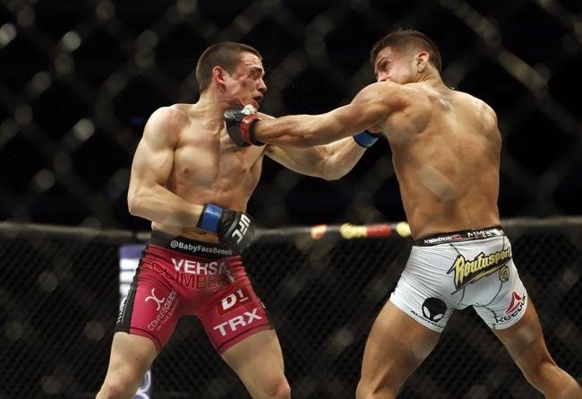 Imagens das lutas e bastidores do UFC 185, em Dallas - Ryan Benoit (bermuda rosa) venceu Sergio Pettis por nocaute tcnico no segundo round