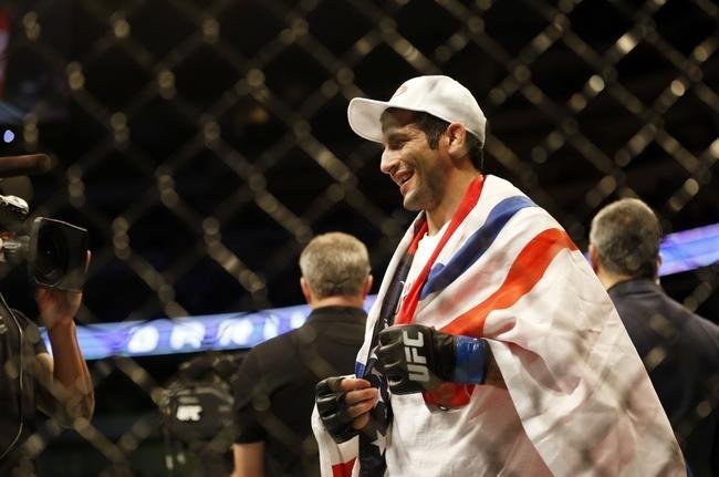 Imagens das lutas e bastidores do UFC 185, em Dallas - Beneil Dariush venceu Daron Cruickshank por finalizao no segundo round