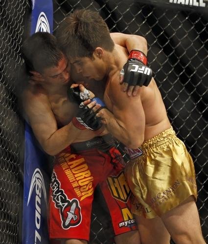 Imagens das lutas e bastidores do UFC 185, em Dallas - Henry Cejudo venceu Chris Cariaso por deciso unnime