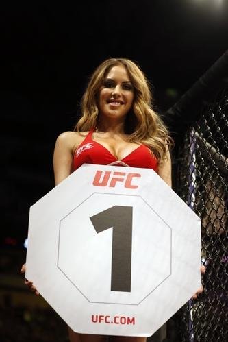 Imagens das lutas e bastidores do UFC 185, em Dallas - Octagon girl Brittney Palmer