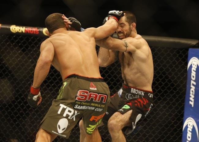 Imagens das lutas e bastidores do UFC 185, em Dallas - Johny Hendricks (bermuda verde) venceu Matt Brown por deciso unnime