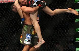 Imagens das lutas e bastidores do UFC 185, em Dallas - Johny Hendricks (bermuda verde) venceu Matt Brown por deciso unnime