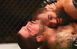 Imagens das lutas e bastidores do UFC 185, em Dallas - Johny Hendricks (bermuda verde) venceu Matt Brown por deciso unnime