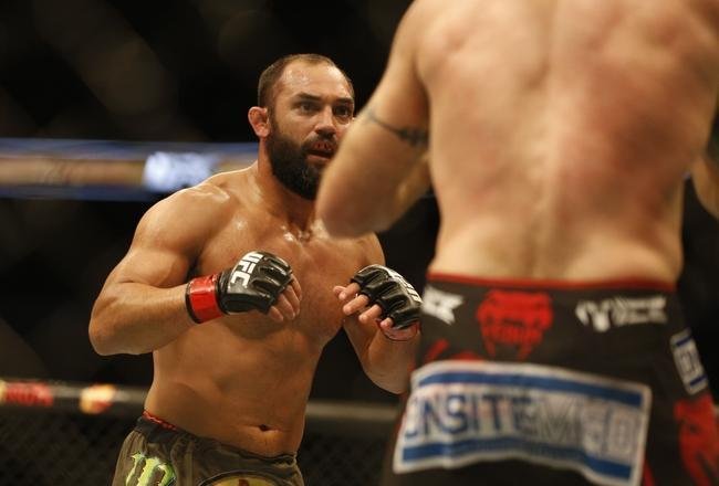 Imagens das lutas e bastidores do UFC 185, em Dallas - Johny Hendricks (bermuda verde) venceu Matt Brown por deciso unnime