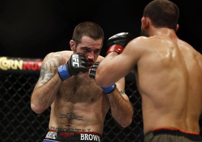 Imagens das lutas e bastidores do UFC 185, em Dallas - Johny Hendricks (bermuda verde) venceu Matt Brown por deciso unnime