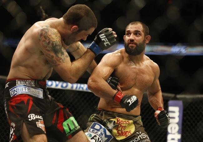 Imagens das lutas e bastidores do UFC 185, em Dallas - Johny Hendricks (bermuda verde) venceu Matt Brown por deciso unnime