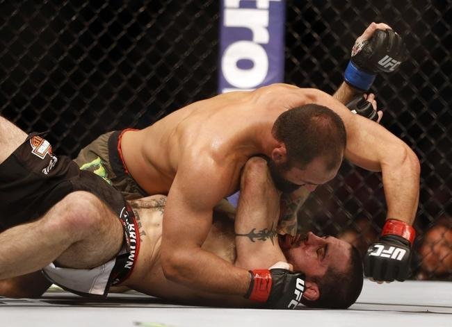 Imagens das lutas e bastidores do UFC 185, em Dallas - Johny Hendricks (bermuda verde) venceu Matt Brown por deciso unnime