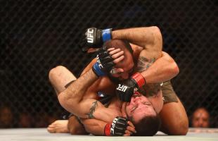 Imagens das lutas e bastidores do UFC 185, em Dallas - Johny Hendricks (bermuda verde) venceu Matt Brown por deciso unnime