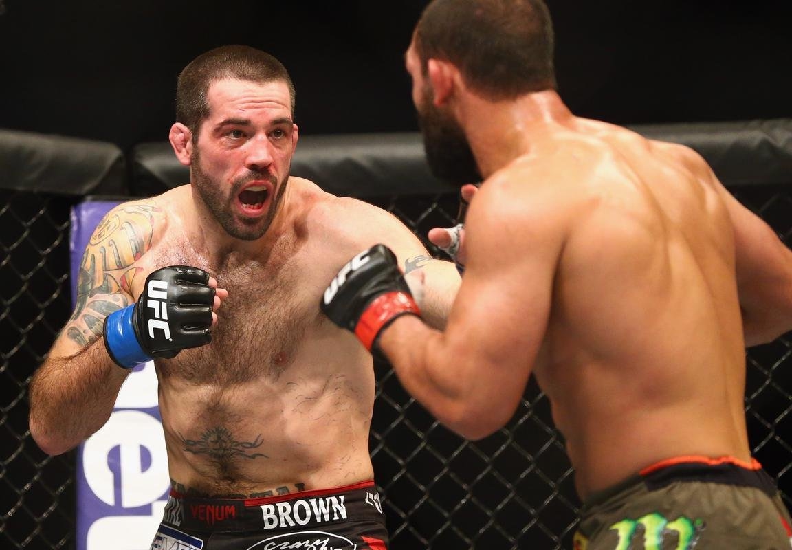 Imagens das lutas e bastidores do UFC 185, em Dallas - Johny Hendricks (bermuda verde) venceu Matt Brown por deciso unnime