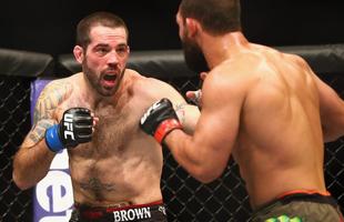 Imagens das lutas e bastidores do UFC 185, em Dallas - Johny Hendricks (bermuda verde) venceu Matt Brown por deciso unnime