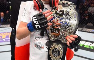 Imagens das lutas e bastidores do UFC 185, em Dallas - Joanna Jedrzejczyk (blusa preta) venceu Carla Esparza por nocaute tcnico no segundo round e conquistou o cinturo peso palha feminino