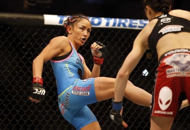 Imagens das lutas e bastidores do UFC 185, em Dallas - Joanna Jedrzejczyk (blusa preta) venceu Carla Esparza por nocaute tcnico no segundo round e conquistou o cinturo peso palha feminino
