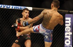 Imagens das lutas e bastidores do UFC 185, em Dallas - Rafael dos Anjos (bermuda azul) venceu Anthony Pettis por deciso unnime e conquistou o cinturo dos leves