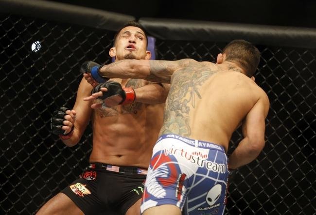 Imagens das lutas e bastidores do UFC 185, em Dallas - Rafael dos Anjos (bermuda azul) venceu Anthony Pettis por deciso unnime e conquistou o cinturo dos leves