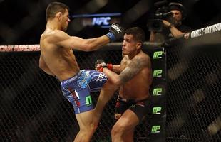 Imagens das lutas e bastidores do UFC 185, em Dallas - Rafael dos Anjos (bermuda azul) venceu Anthony Pettis por deciso unnime e conquistou o cinturo dos leves