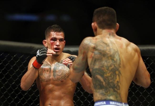 Imagens das lutas e bastidores do UFC 185, em Dallas - Rafael dos Anjos (bermuda azul) venceu Anthony Pettis por deciso unnime e conquistou o cinturo dos leves