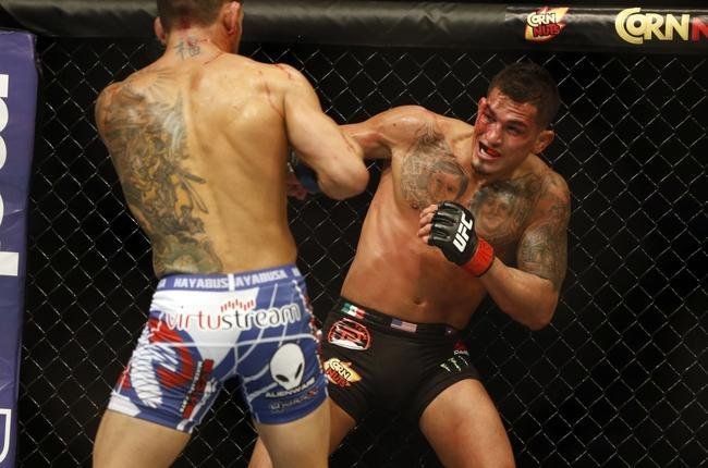 Imagens das lutas e bastidores do UFC 185, em Dallas - Rafael dos Anjos (bermuda azul) venceu Anthony Pettis por deciso unnime e conquistou o cinturo dos leves