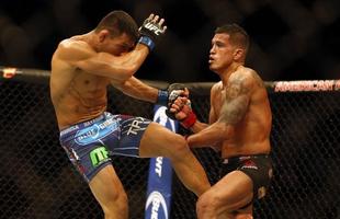 Imagens das lutas e bastidores do UFC 185, em Dallas - Rafael dos Anjos (bermuda azul) venceu Anthony Pettis por deciso unnime e conquistou o cinturo dos leves