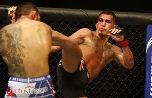 Imagens das lutas e bastidores do UFC 185, em Dallas - Rafael dos Anjos (bermuda azul) venceu Anthony Pettis por deciso unnime e conquistou o cinturo dos leves