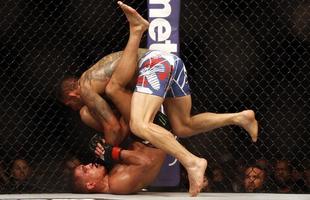 Imagens das lutas e bastidores do UFC 185, em Dallas - Rafael dos Anjos (bermuda azul) venceu Anthony Pettis por deciso unnime e conquistou o cinturo dos leves