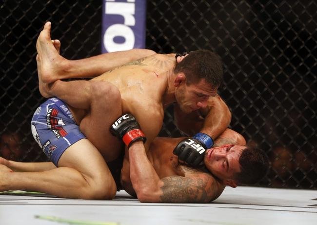 Imagens das lutas e bastidores do UFC 185, em Dallas - Rafael dos Anjos (bermuda azul) venceu Anthony Pettis por deciso unnime e conquistou o cinturo dos leves