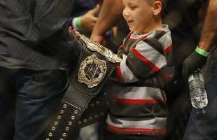 Imagens das lutas e bastidores do UFC 185, em Dallas - Rafael dos Anjos (bermuda azul) venceu Anthony Pettis por deciso unnime e conquistou o cinturo dos leves