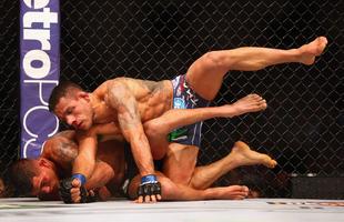 Imagens das lutas e bastidores do UFC 185, em Dallas - Rafael dos Anjos (bermuda azul) venceu Anthony Pettis por deciso unnime e conquistou o cinturo dos leves