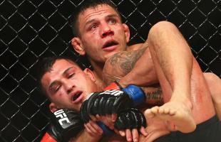 Imagens das lutas e bastidores do UFC 185, em Dallas - Rafael dos Anjos (bermuda azul) venceu Anthony Pettis por deciso unnime e conquistou o cinturo dos leves