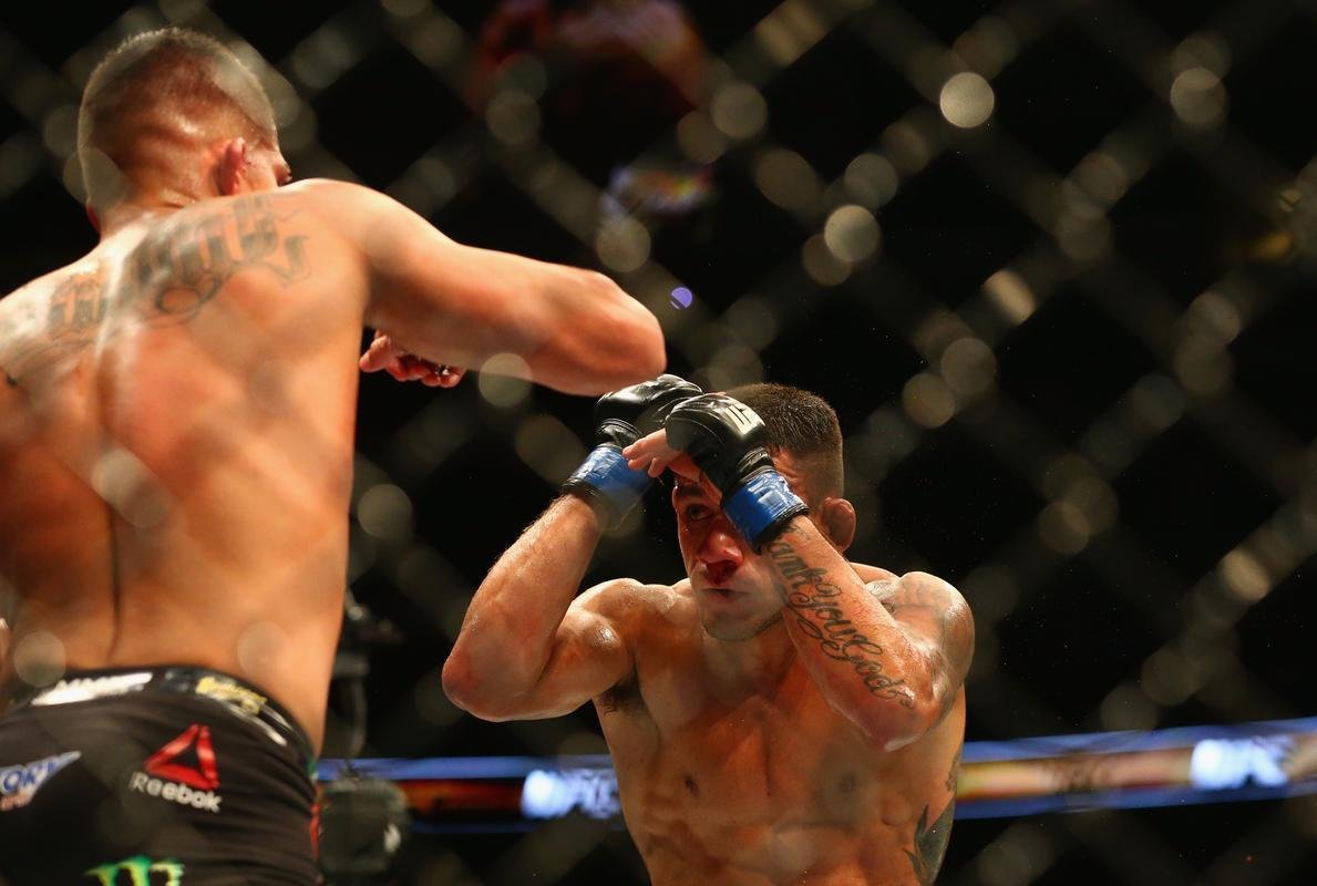 Imagens das lutas e bastidores do UFC 185, em Dallas - Rafael dos Anjos (bermuda azul) venceu Anthony Pettis por deciso unnime e conquistou o cinturo dos leves