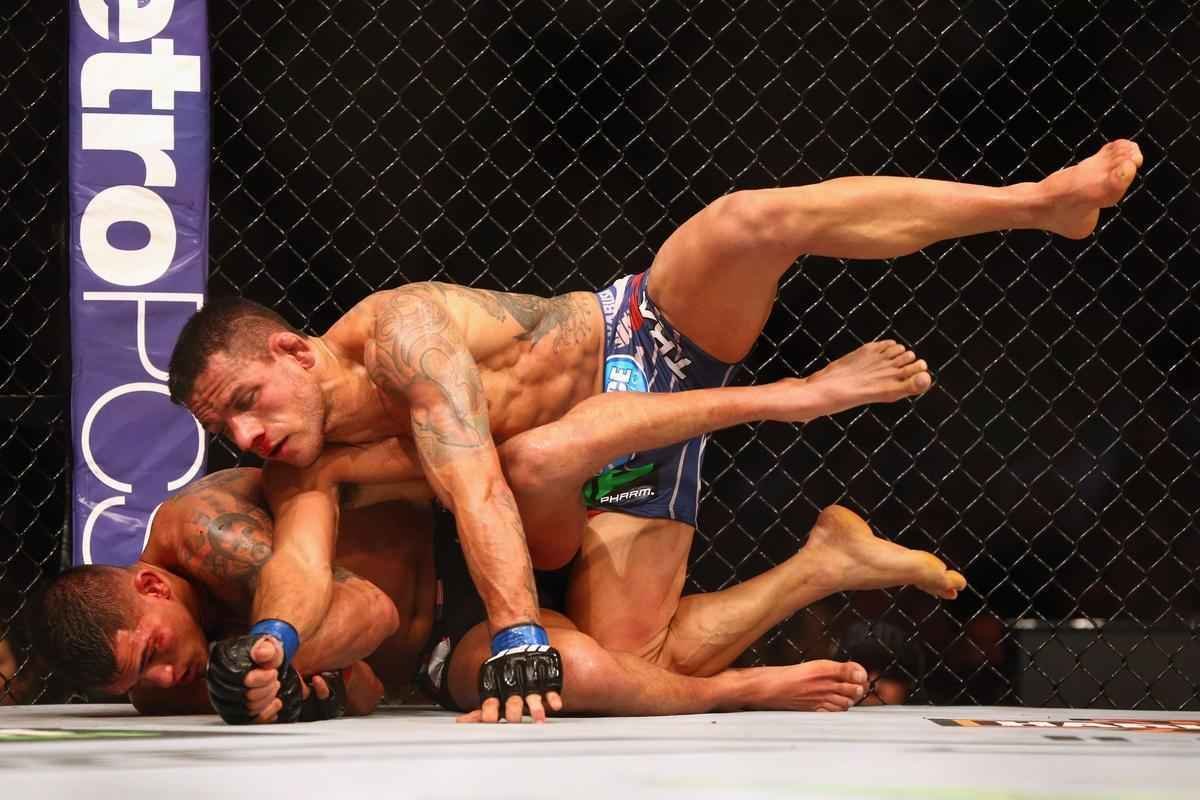 Fotos da vitria de Rafael dos Anjos, que valeu o cinturo dos leves do UFC