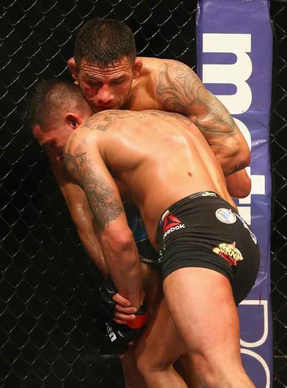 Fotos da vitria de Rafael dos Anjos, que valeu o cinturo dos leves do UFC