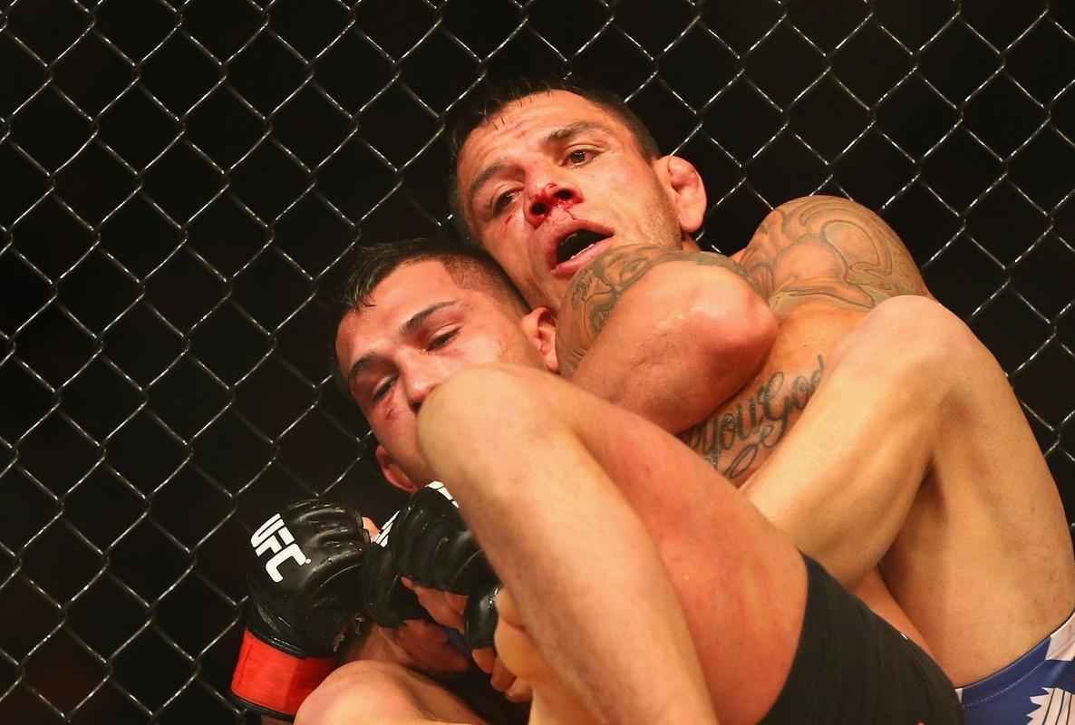 Fotos da vitria de Rafael dos Anjos, que valeu o cinturo dos leves do UFC
