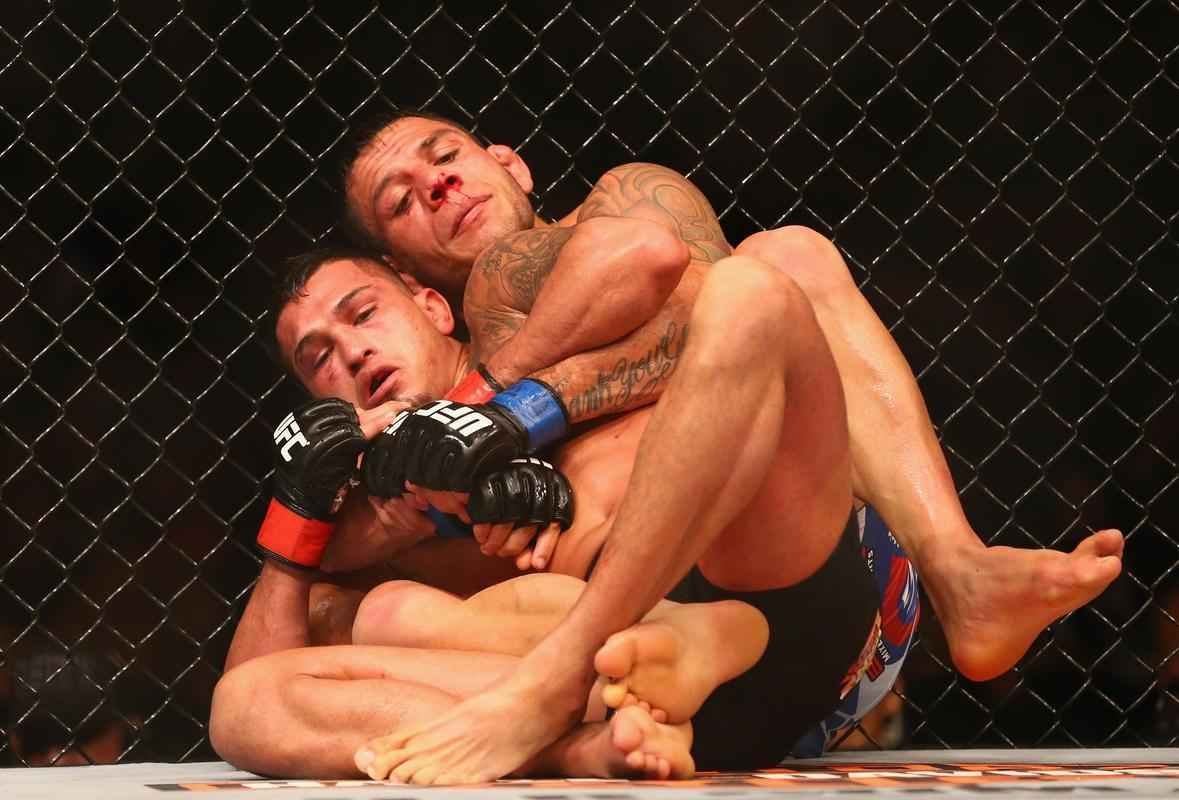 Fotos da vitria de Rafael dos Anjos, que valeu o cinturo dos leves do UFC
