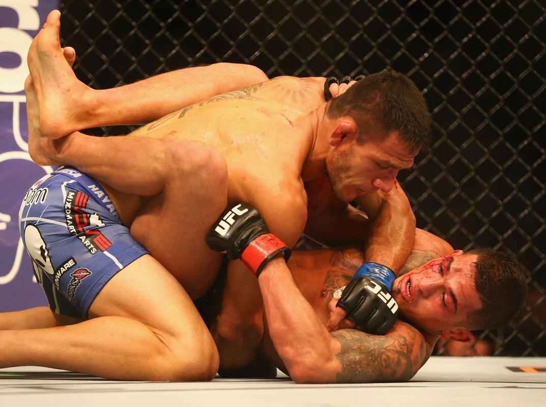Fotos da vitria de Rafael dos Anjos, que valeu o cinturo dos leves do UFC