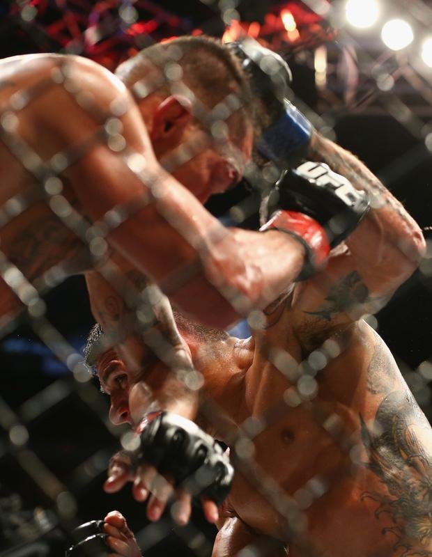 Fotos da vitria de Rafael dos Anjos, que valeu o cinturo dos leves do UFC