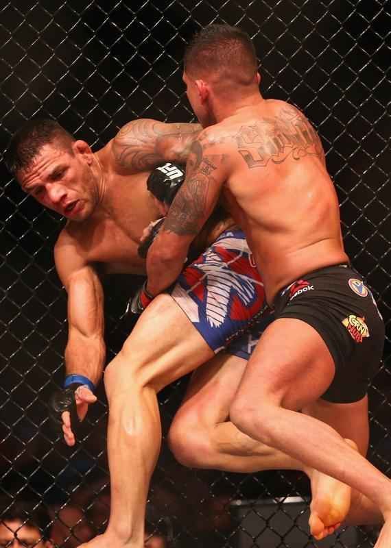 Fotos da vitria de Rafael dos Anjos, que valeu o cinturo dos leves do UFC