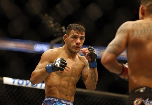 Fotos da vitria de Rafael dos Anjos, que valeu o cinturo dos leves do UFC