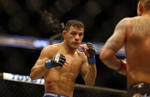 Fotos da vitria de Rafael dos Anjos, que valeu o cinturo dos leves do UFC