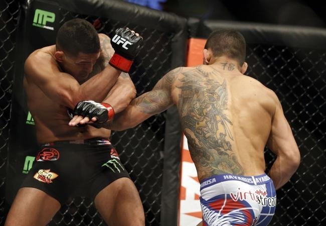 Fotos da vitria de Rafael dos Anjos, que valeu o cinturo dos leves do UFC