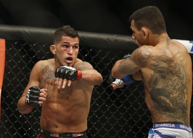 Fotos da vitria de Rafael dos Anjos, que valeu o cinturo dos leves do UFC