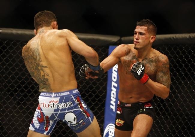 Fotos da vitria de Rafael dos Anjos, que valeu o cinturo dos leves do UFC