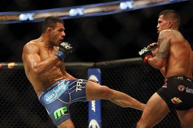 Fotos da vitria de Rafael dos Anjos, que valeu o cinturo dos leves do UFC